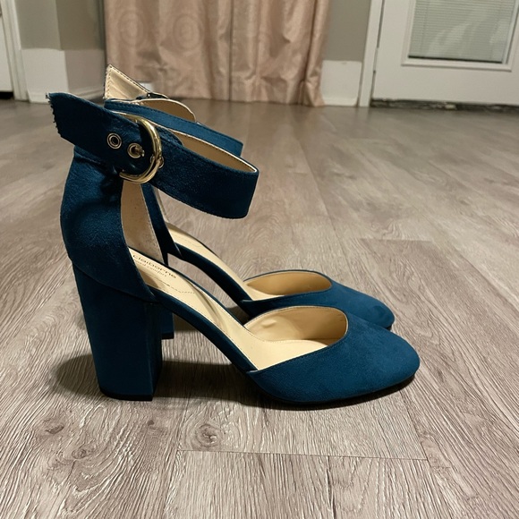 Heels - Picture 3 of 3